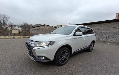 Mitsubishi Outlander III рестайлинг 3, 2017 год, 1 800 000 рублей, 5 фотография