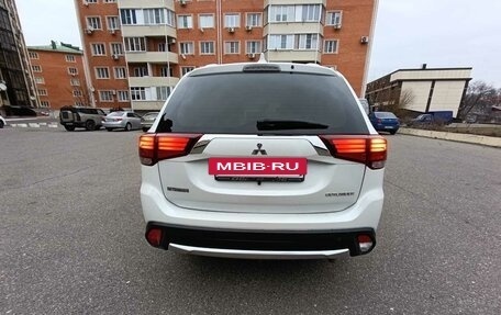 Mitsubishi Outlander III рестайлинг 3, 2017 год, 1 800 000 рублей, 6 фотография