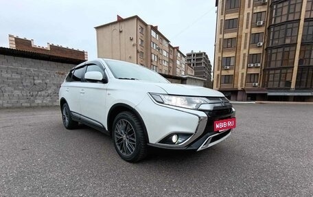 Mitsubishi Outlander III рестайлинг 3, 2017 год, 1 800 000 рублей, 8 фотография