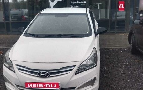 Hyundai Solaris II рестайлинг, 2015 год, 500 000 рублей, 1 фотография