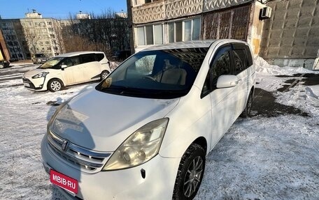 Toyota ISis I, 2009 год, 900 000 рублей, 7 фотография