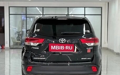 Toyota Highlander III, 2021 год, 3 600 000 рублей, 4 фотография