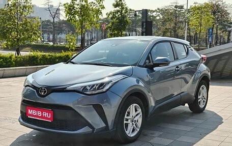 Toyota C-HR I рестайлинг, 2022 год, 2 200 000 рублей, 1 фотография