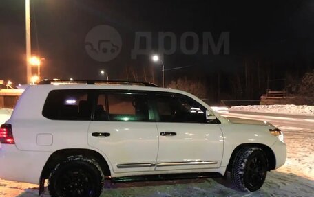 Toyota Land Cruiser 200, 2010 год, 2 650 000 рублей, 3 фотография