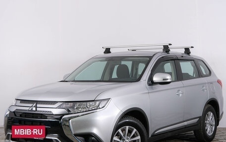 Mitsubishi Outlander III рестайлинг 3, 2021 год, 2 699 000 рублей, 3 фотография