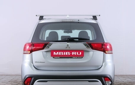 Mitsubishi Outlander III рестайлинг 3, 2021 год, 2 699 000 рублей, 5 фотография