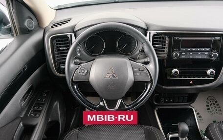 Mitsubishi Outlander III рестайлинг 3, 2021 год, 2 699 000 рублей, 14 фотография