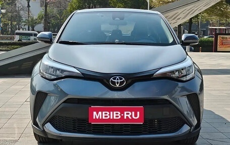 Toyota C-HR I рестайлинг, 2022 год, 2 200 000 рублей, 2 фотография