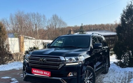 Toyota Land Cruiser 200, 2017 год, 8 050 000 рублей, 2 фотография