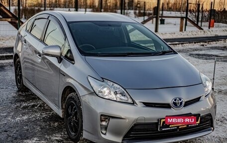 Toyota Prius, 2014 год, 1 285 000 рублей, 2 фотография