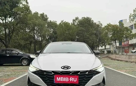 Hyundai Elantra, 2022 год, 1 290 000 рублей, 2 фотография