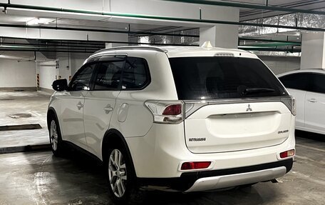 Mitsubishi Outlander III рестайлинг 3, 2014 год, 1 700 000 рублей, 6 фотография