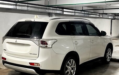 Mitsubishi Outlander III рестайлинг 3, 2014 год, 1 700 000 рублей, 5 фотография