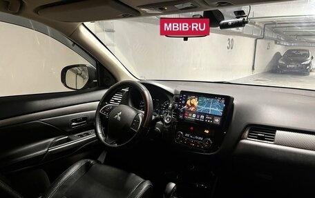 Mitsubishi Outlander III рестайлинг 3, 2014 год, 1 700 000 рублей, 7 фотография