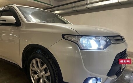 Mitsubishi Outlander III рестайлинг 3, 2014 год, 1 700 000 рублей, 2 фотография