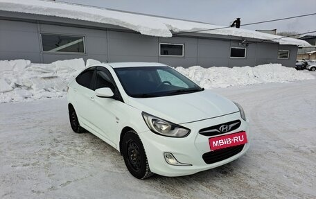 Hyundai Solaris II рестайлинг, 2012 год, 670 000 рублей, 3 фотография