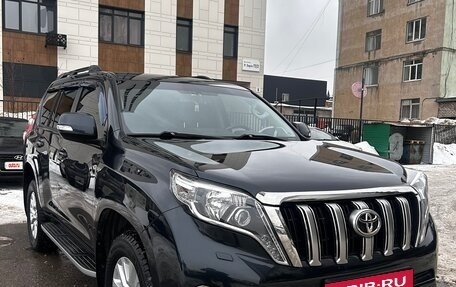 Toyota Land Cruiser Prado 150 рестайлинг 2, 2017 год, 3 950 000 рублей, 6 фотография