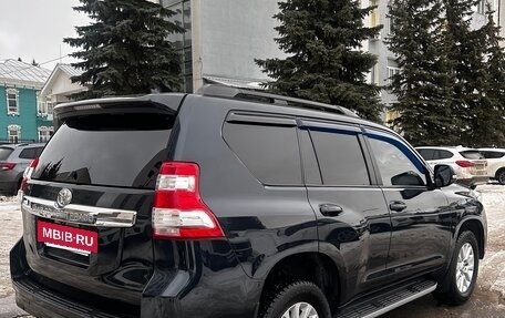 Toyota Land Cruiser Prado 150 рестайлинг 2, 2017 год, 3 950 000 рублей, 9 фотография