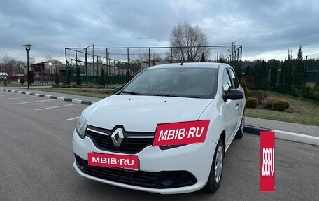 Renault Logan II, 2018 год, 700 000 рублей, 3 фотография