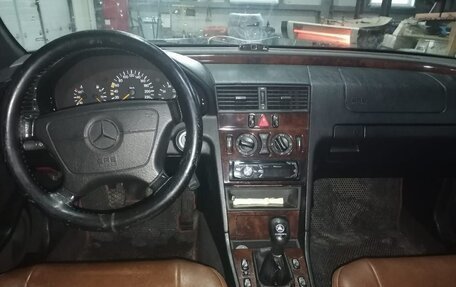 Mercedes-Benz C-Класс, 1996 год, 340 000 рублей, 2 фотография