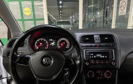 Volkswagen Polo VI (EU Market), 2016 год, 950 000 рублей, 2 фотография