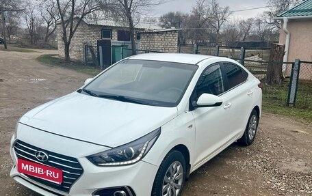 Hyundai Solaris II рестайлинг, 2018 год, 1 250 000 рублей, 2 фотография