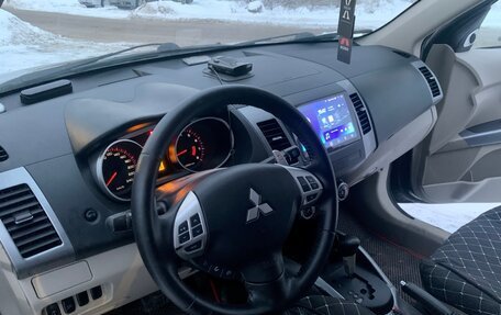 Mitsubishi Outlander III рестайлинг 3, 2007 год, 980 000 рублей, 10 фотография