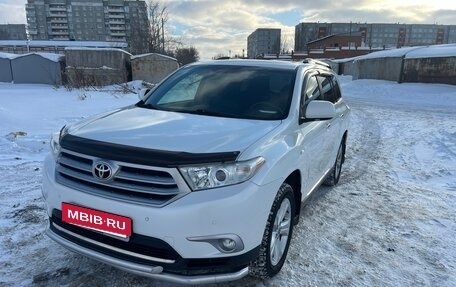 Toyota Highlander III, 2012 год, 2 230 000 рублей, 23 фотография