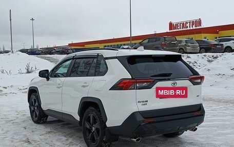 Toyota RAV4, 2021 год, 3 590 000 рублей, 8 фотография