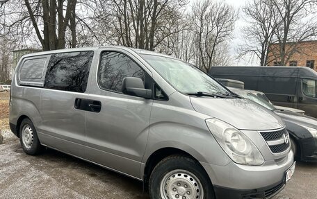 Hyundai H-1 II рестайлинг, 2012 год, 1 350 000 рублей, 2 фотография