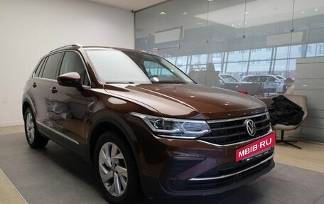 Volkswagen Tiguan II, 2021 год, 3 599 000 рублей, 3 фотография