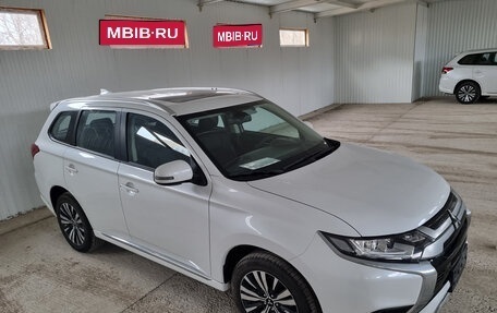 Mitsubishi Outlander III рестайлинг 3, 2022 год, 2 650 000 рублей, 1 фотография