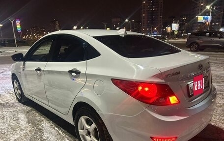 Hyundai Solaris II рестайлинг, 2011 год, 700 000 рублей, 10 фотография