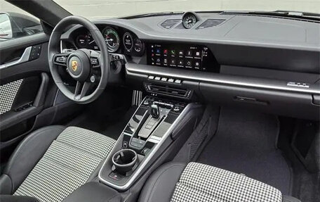 Porsche 911, 2024 год, 37 950 000 рублей, 8 фотография