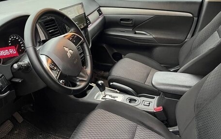 Mitsubishi Outlander III рестайлинг 3, 2013 год, 1 100 000 рублей, 4 фотография