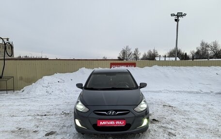 Hyundai Solaris II рестайлинг, 2013 год, 830 000 рублей, 1 фотография