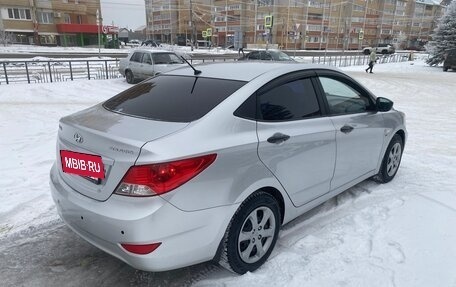 Hyundai Solaris II рестайлинг, 2011 год, 745 000 рублей, 2 фотография