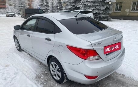 Hyundai Solaris II рестайлинг, 2011 год, 745 000 рублей, 10 фотография