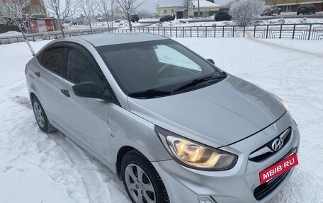 Hyundai Solaris II рестайлинг, 2011 год, 745 000 рублей, 6 фотография