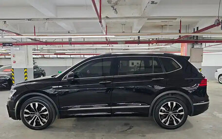 Volkswagen Tiguan II, 2021 год, 2 580 000 рублей, 4 фотография