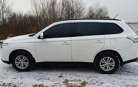 Mitsubishi Outlander III рестайлинг 3, 2013 год, 2 050 000 рублей, 3 фотография