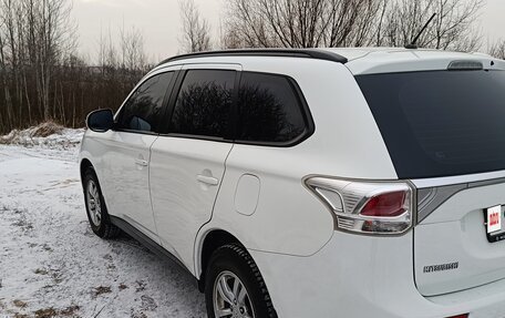 Mitsubishi Outlander III рестайлинг 3, 2013 год, 2 050 000 рублей, 5 фотография