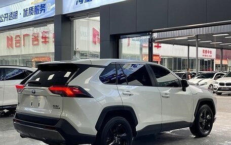 Toyota RAV4, 2021 год, 3 270 000 рублей, 4 фотография