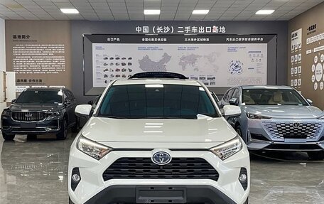 Toyota RAV4, 2021 год, 3 270 000 рублей, 2 фотография