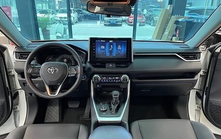 Toyota RAV4, 2021 год, 3 270 000 рублей, 9 фотография