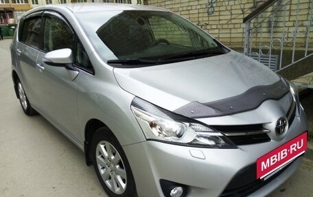 Toyota Verso I, 2013 год, 1 300 000 рублей, 2 фотография