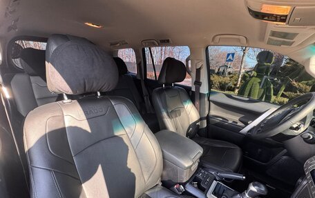 Toyota Land Cruiser Prado 150 рестайлинг 2, 2019 год, 5 900 000 рублей, 14 фотография