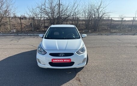 Hyundai Solaris II рестайлинг, 2011 год, 950 000 рублей, 1 фотография