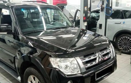 Mitsubishi Pajero IV, 2013 год, 2 050 000 рублей, 2 фотография