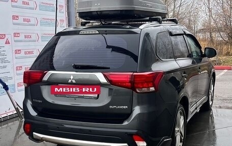 Mitsubishi Outlander III рестайлинг 3, 2016 год, 1 799 000 рублей, 2 фотография